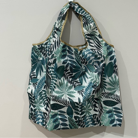 Reusable Foldable Leaf Print Shopping Bag - Picture 1 of 8